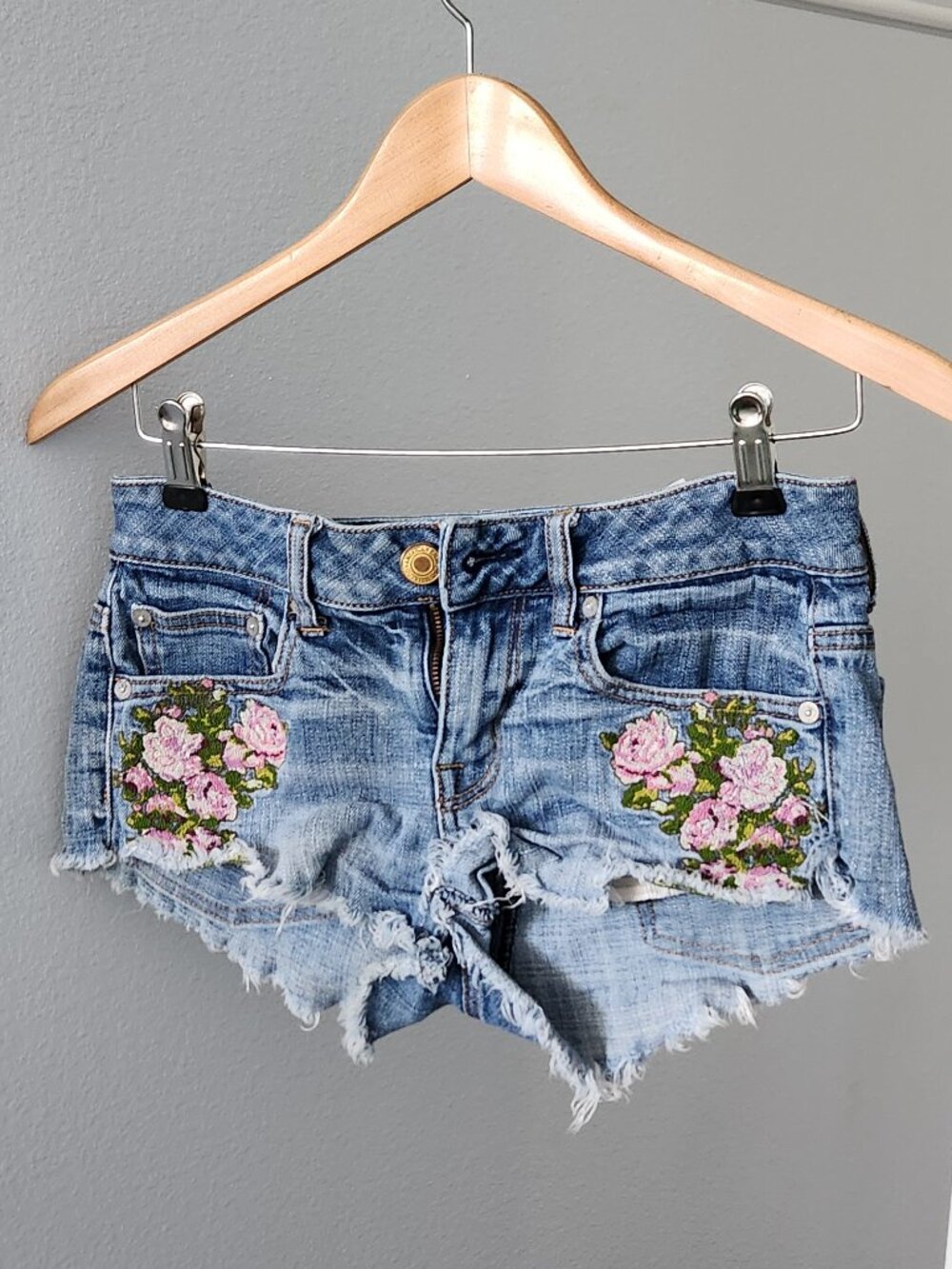 American Eagle - Jean Shorts - Size 00 - Floral Embroidered